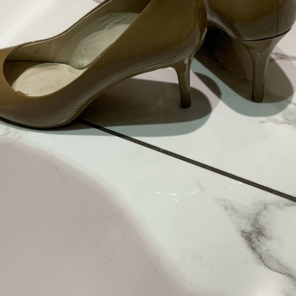 Michael by Michael Kors classic patent pumps - Picture 4 of 7